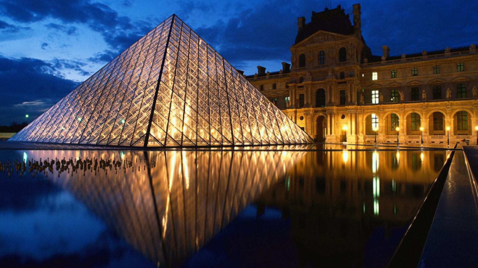 Muzeul Luvru din Paris