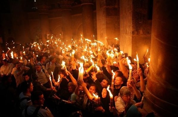 Minunea Luminii Învierii în Biserica Sfântului Mormânt