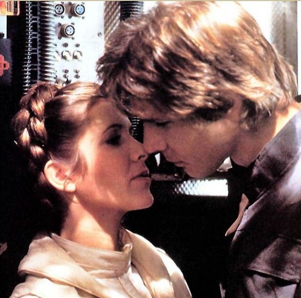 Sărutul din Star Wars:The Empire Strikes Back dintre Han Solo (Harrison Ford) şi Prinţesa Leia (Carrie Fisher)