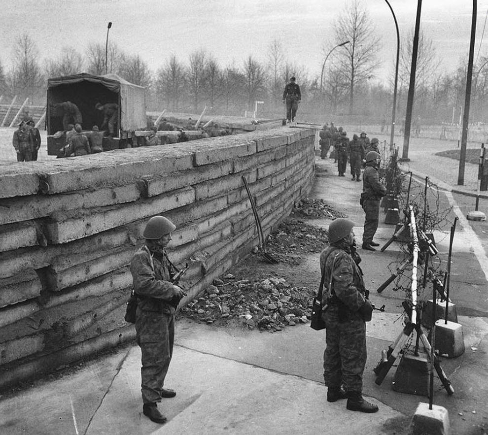 Pază  Zidul Berlinului