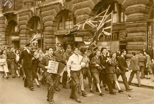 Ziua Victoriei pe Regent Street 1945
