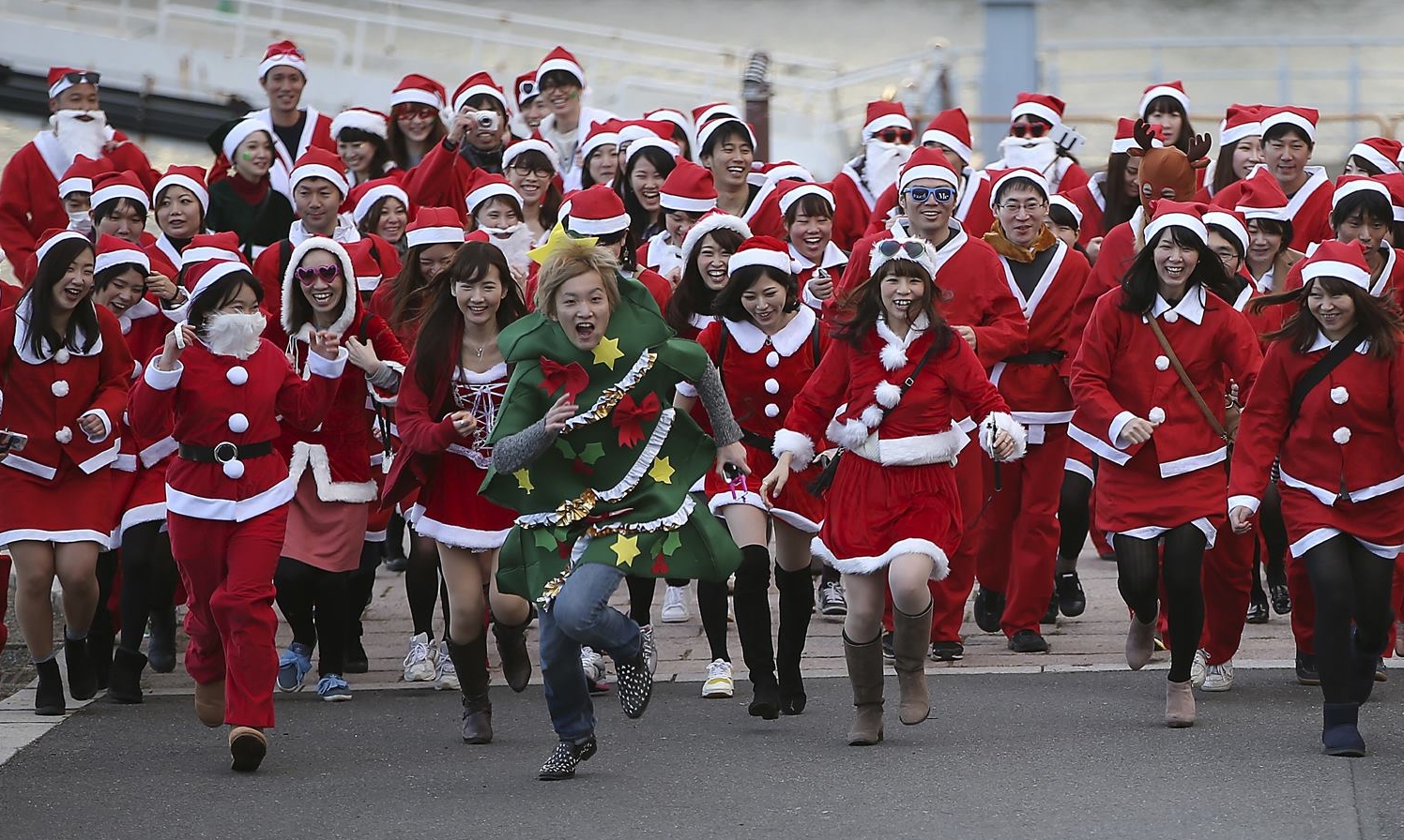 Maratonul Moşilor Crăciun la Tokio