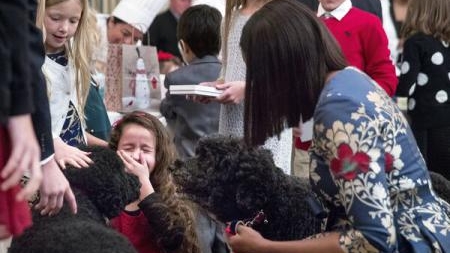 O adolescentă invitată la Casa Albă mușcată de față de unul dintre câinii familiei Obama