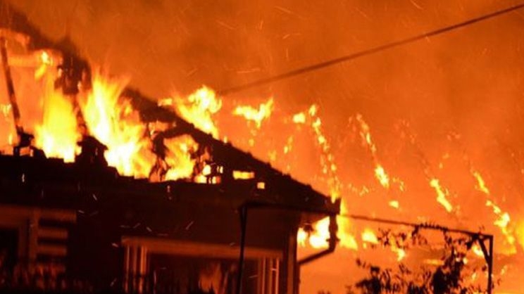 Tulcea: Trei locuințe afectate de un incendiu
