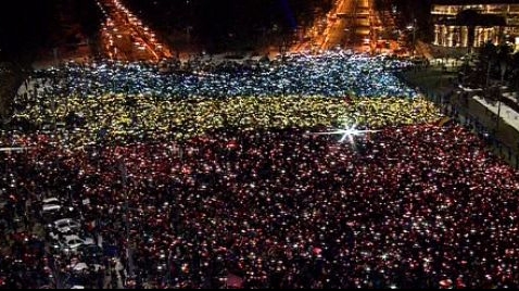 Cel mai mare tricolor uman. Piaţa Victoriei 12 februarie 2017