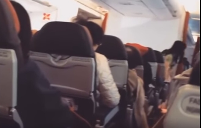 Avion AirAsia 'zguduit ca o maşină de spălat'