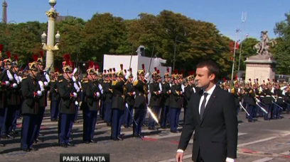 Emmanuel Macron da onorul
