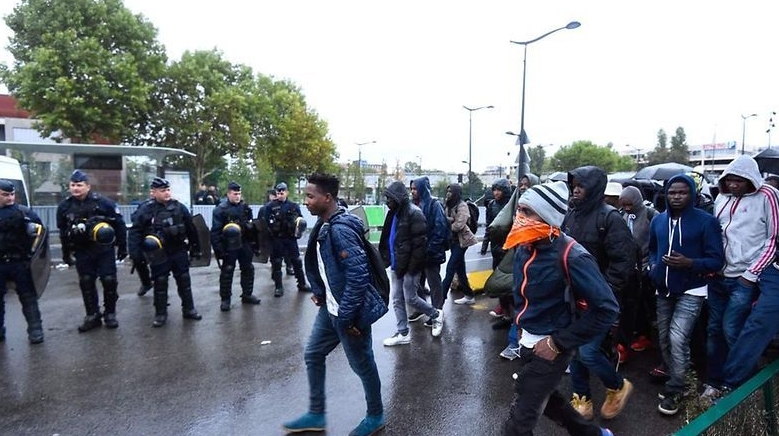 Ciocniri între poliție și refugiați care ocupaseră o piață din Roma