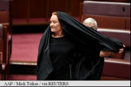 Senatoarea Pauline Hanson în Parlamentul Australiei