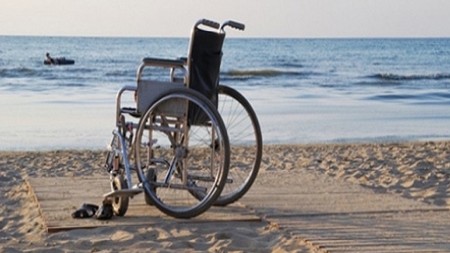 Prima plajă cu facilități pentru persoanele cu dizabilități motrice