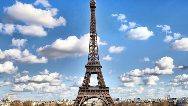 Parisul sărbătorește vizitatorul cu numărul 300 de milioane la turnul Eiffel