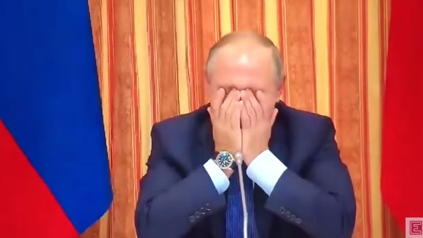Vladimir Putin râde la gafa ministrului său