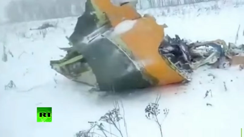 Resturi ale avionului prăbușit