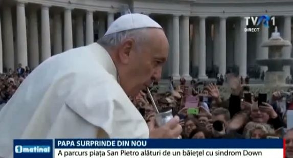 Papa Francisc a băut Mate oferit de un enoriaș
