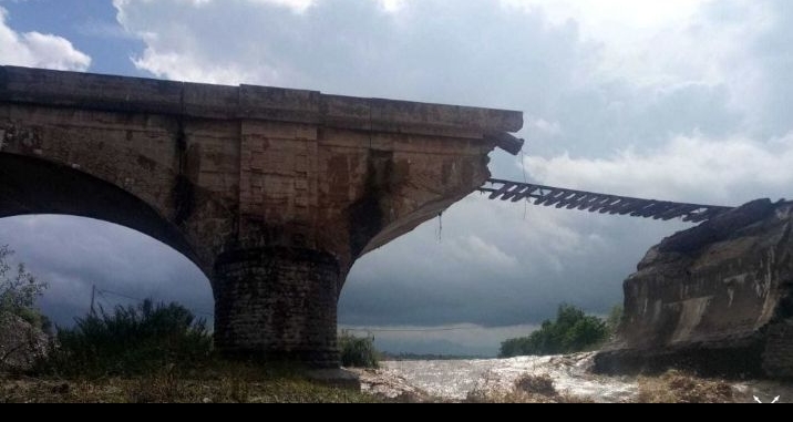 Podul feroviar de la Budila prăbușit