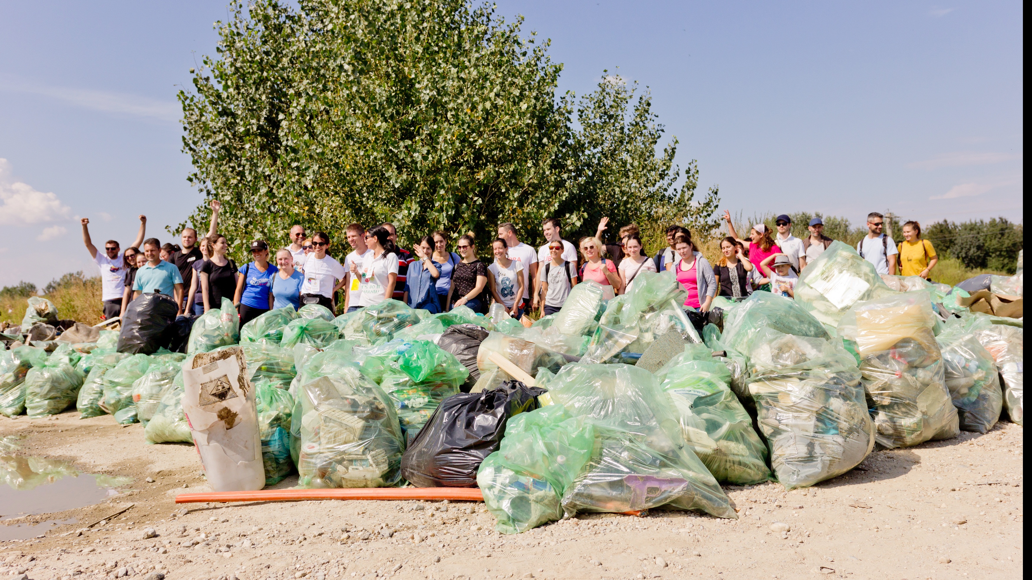 365 212 de voluntari au curățat 500 815 saci cu deșeuri în România