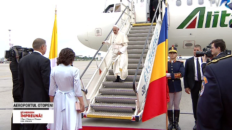 Papa a sosit in România