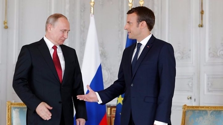 Macron îi intinde mâna lui Putin