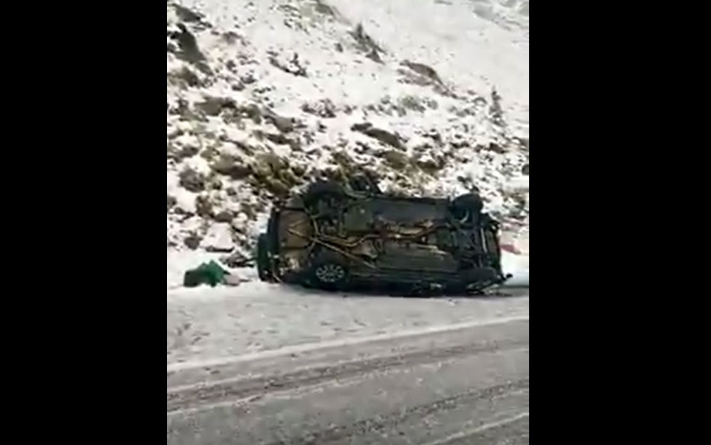 Mașină prăbușită pe Transfăgărășan