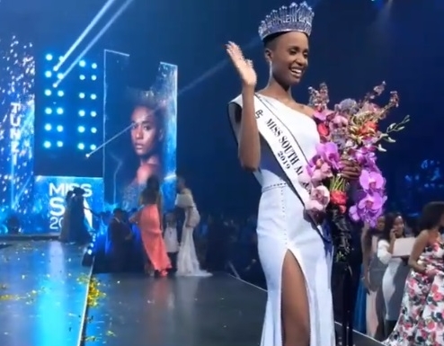 Zozibini Tunzi Miss Univers 2019
