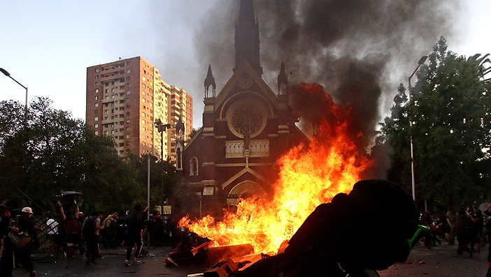 Biserica Poliţiei din Chile incendiată