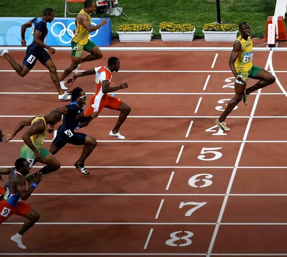 Usain Bolt susţine distanţarea socială printr-o poză legendară postată pe site-urile de socializare