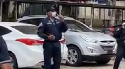 Polițiștii au cântat pe străzi în Panama