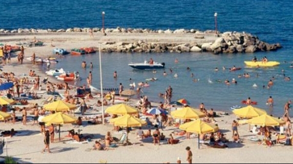 Românii vor în vacanță pe litoralul românesc cu anumite condiții
