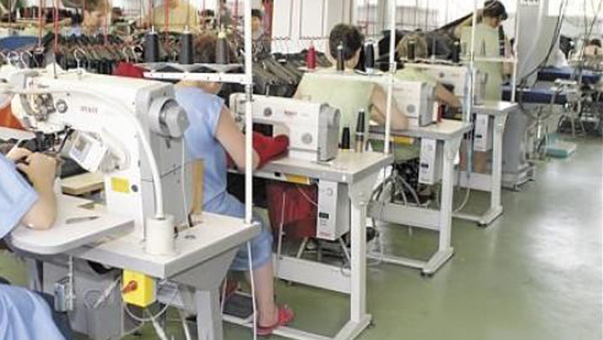 Un focar de COVID-19 a închis o fabrică de confecţii cu aproape 500 de angajaţi din Brăila