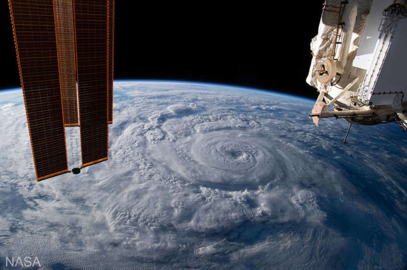 Uraganul Genevieve văzut de pe Stația Spațială Internațională