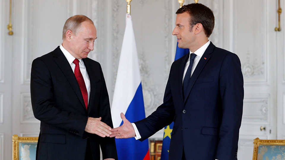 Emmanuel Macron îi cere lui Vladimir Putin clarificări despre atacul care l-a vizat pe Navalnîi