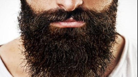 Bărbat cu barbă