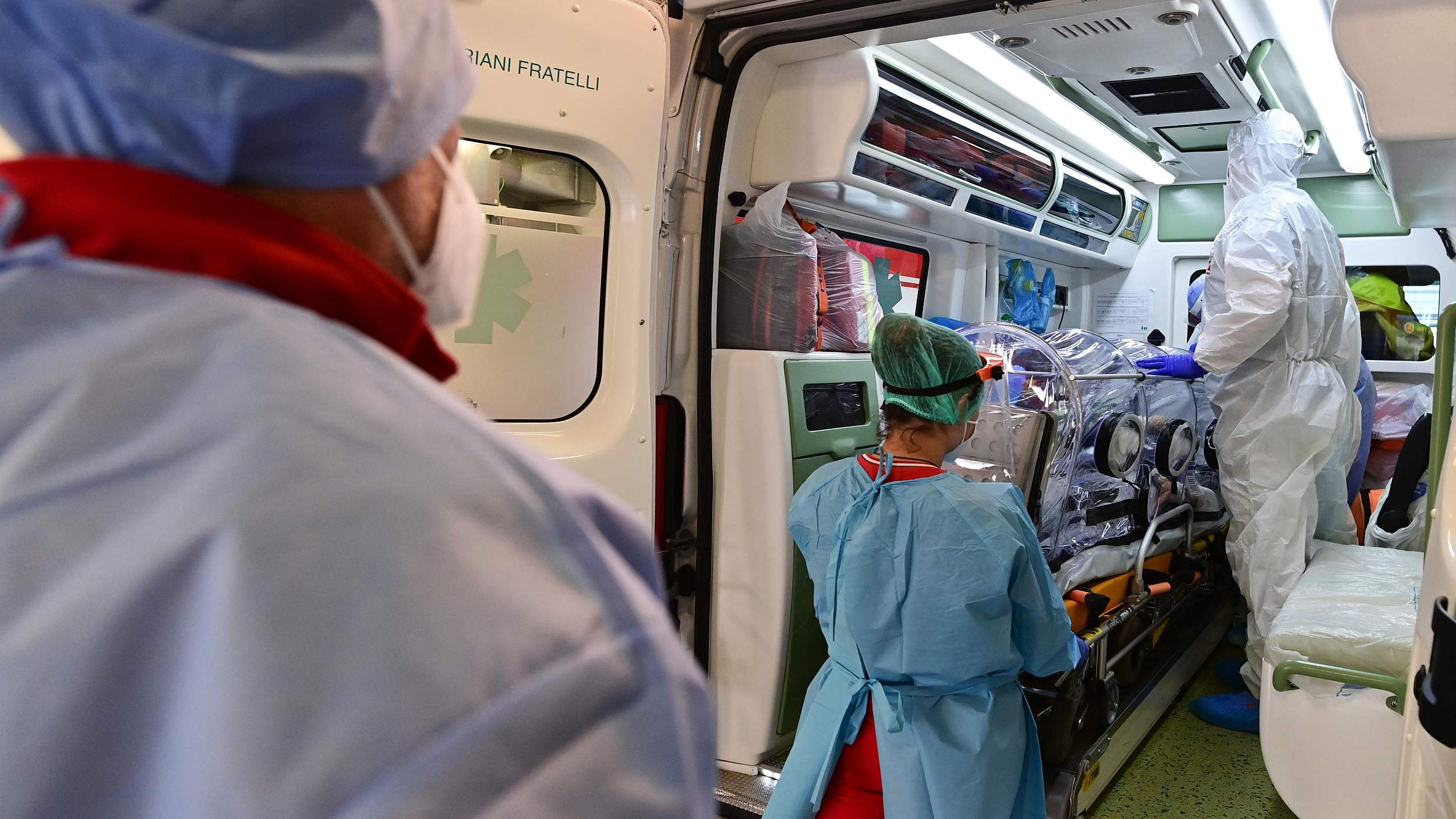 Italia înregistrează un nou record: 24.991 de infectări cu noul coronavirus într-o zi