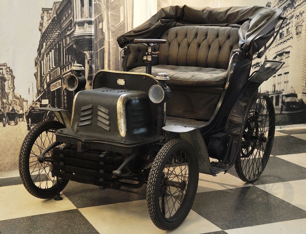 F. N. Herstal primul vehicul înmatriculat în București