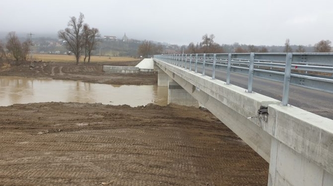 Podul peste Olt din satul Hălmeag