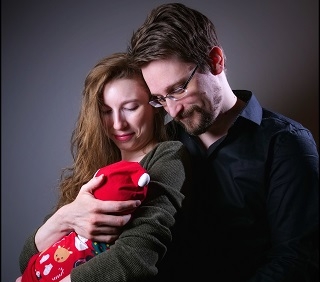 Edward Snowden soția sa Lindsay Mills și bebelușul lor