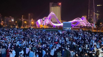 Oraşul Wuhan a sărbătorit intrarea în 2021 la un an după apariţia primului caz de COVID-19