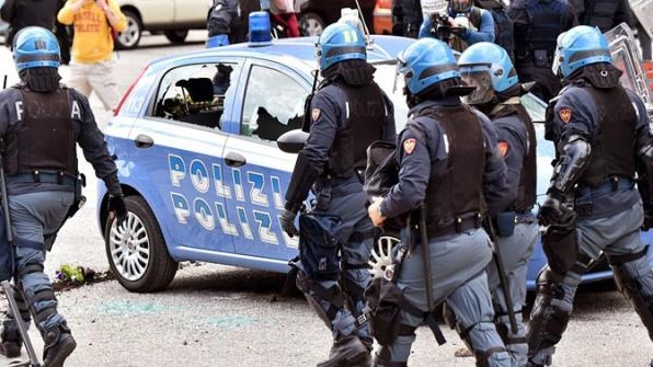 Italia polițiști