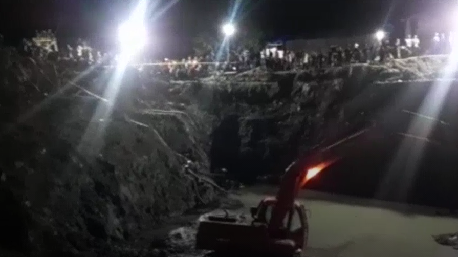 Alunecare de teren într-o mina ilegala din Indonezia