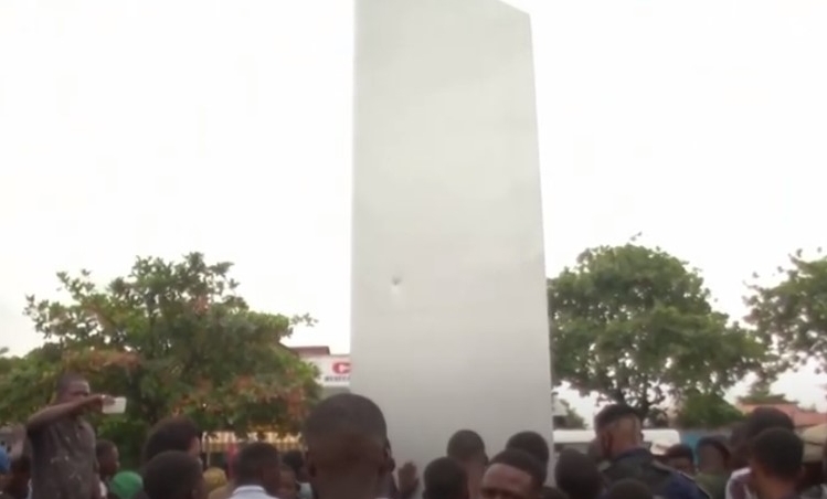 Monolit distrus în Congo