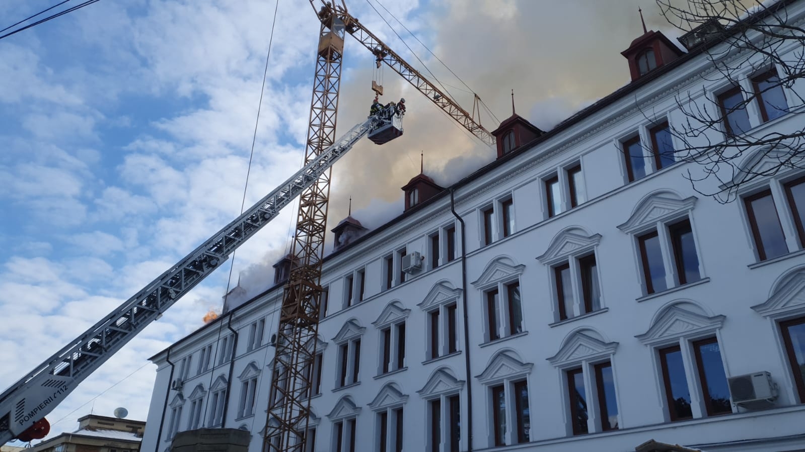 Incendiu la acoperișul Palatului Administrativ din  Suceava