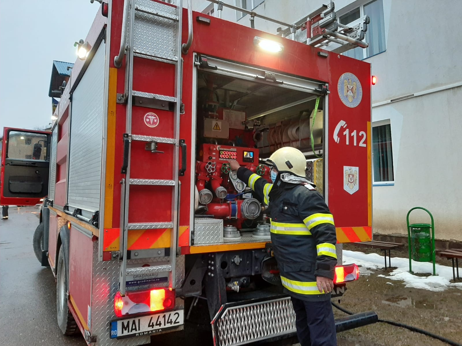 Pompieri SMURD ISU DSU salvare ambulanțăa