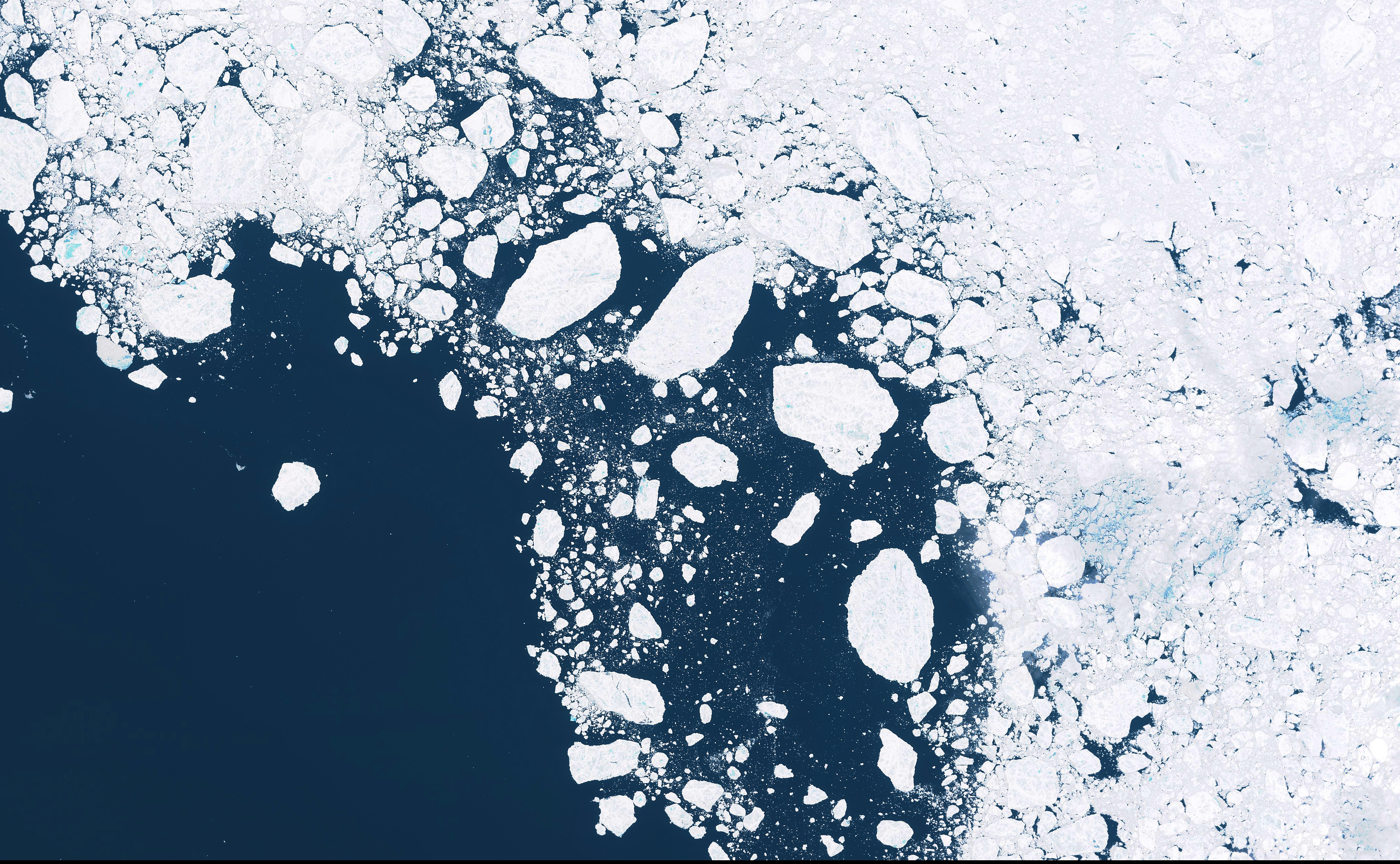 Topirea ghețarilor văzută din satelit
