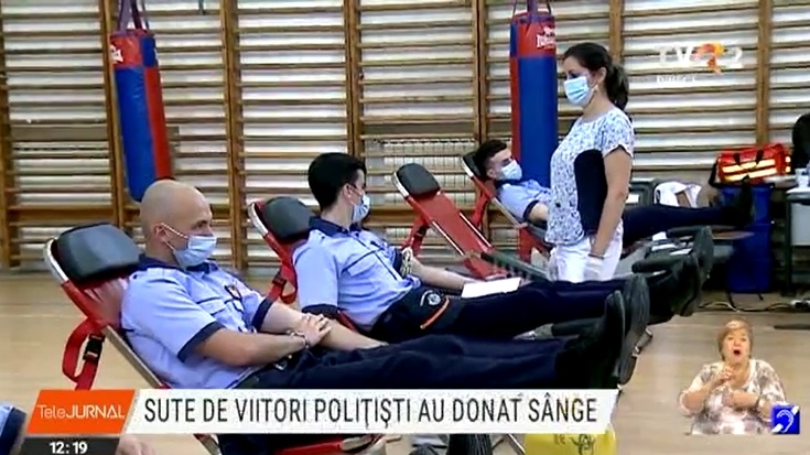 Sute de viitori polițiști au donat sânge