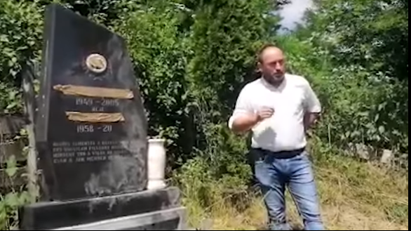 Primarul din Atid (Harghita ) anunţă că un urs a produs stricăciuni în cimitir