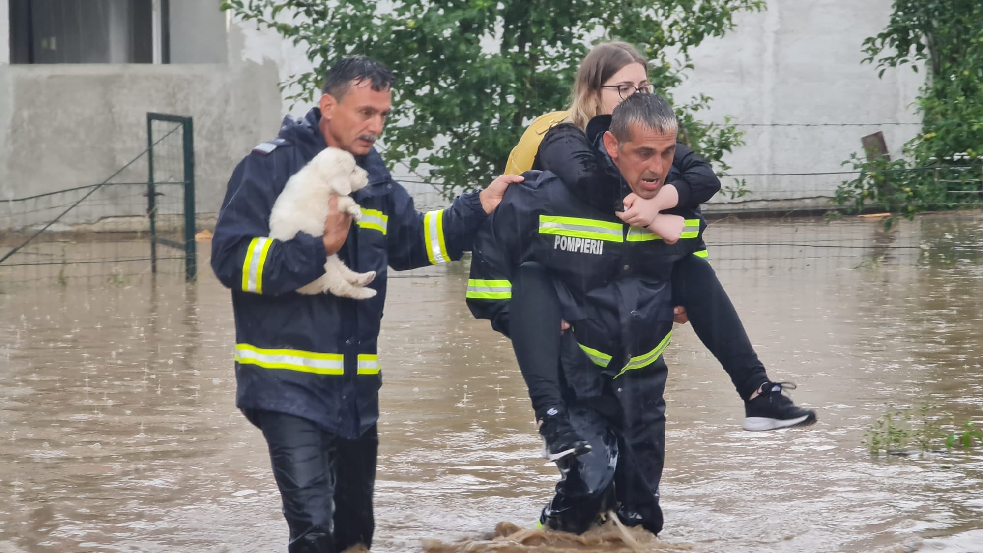 Inundații. persoane evacuate evacuați