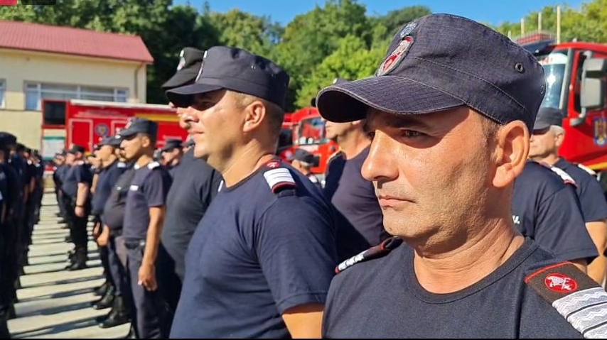 Pompieri români reveniți din Grecia