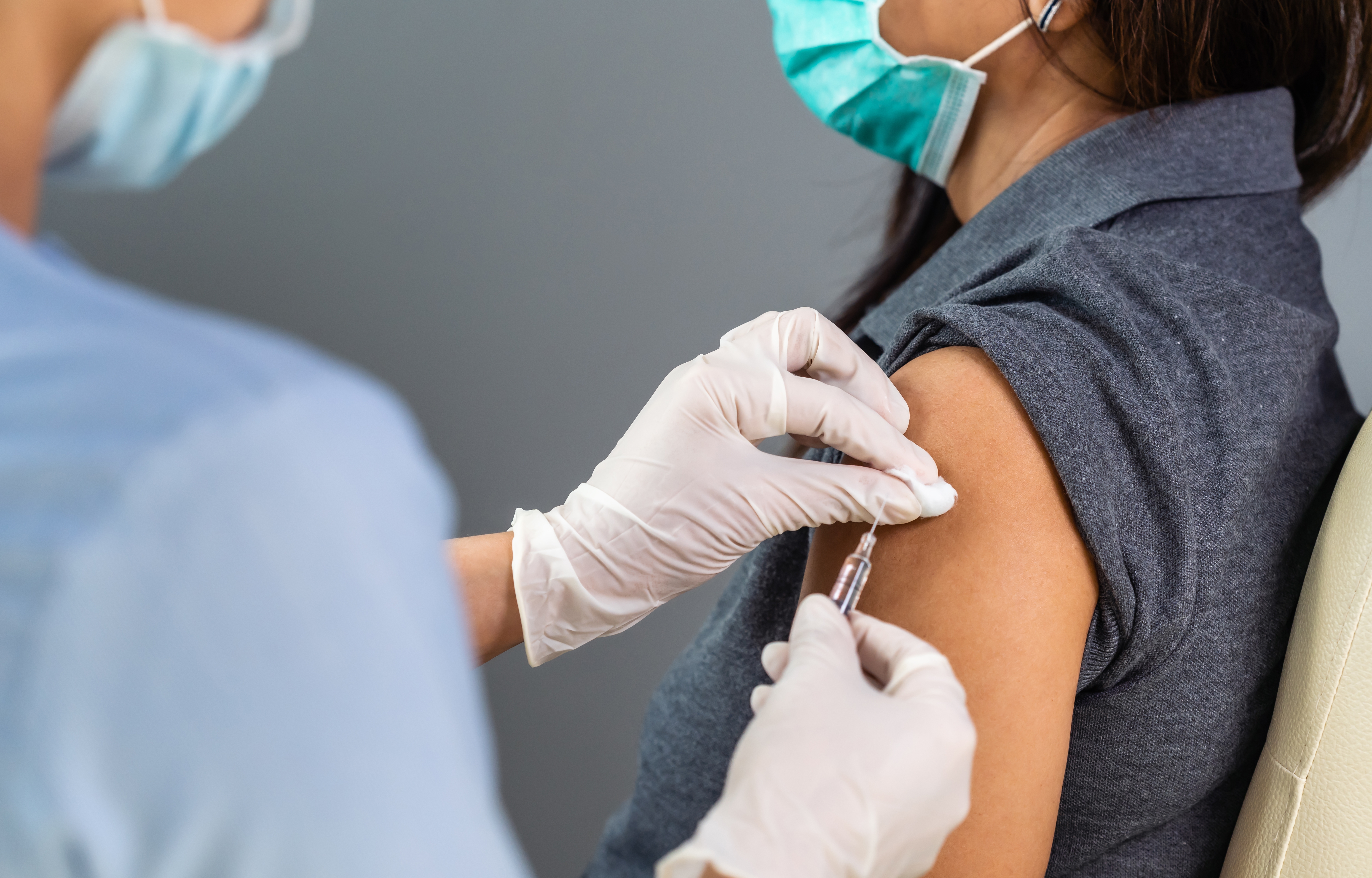 Vaccinul anti Covid Pfizer-BioNTech autorizat complet de FDA