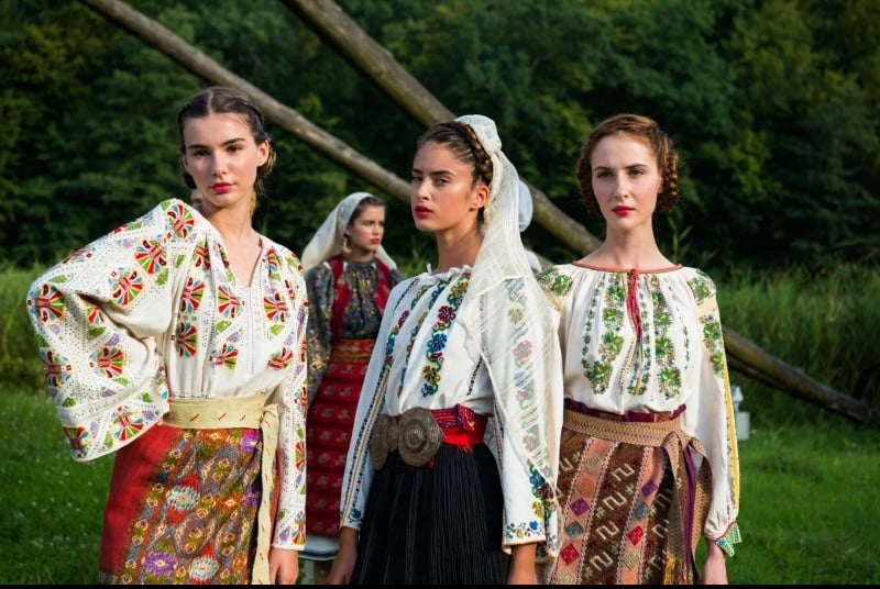 Costume tradiționale românești