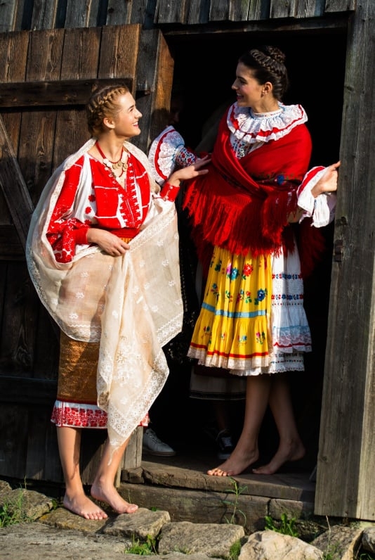 Costume tradiţionale româneşti